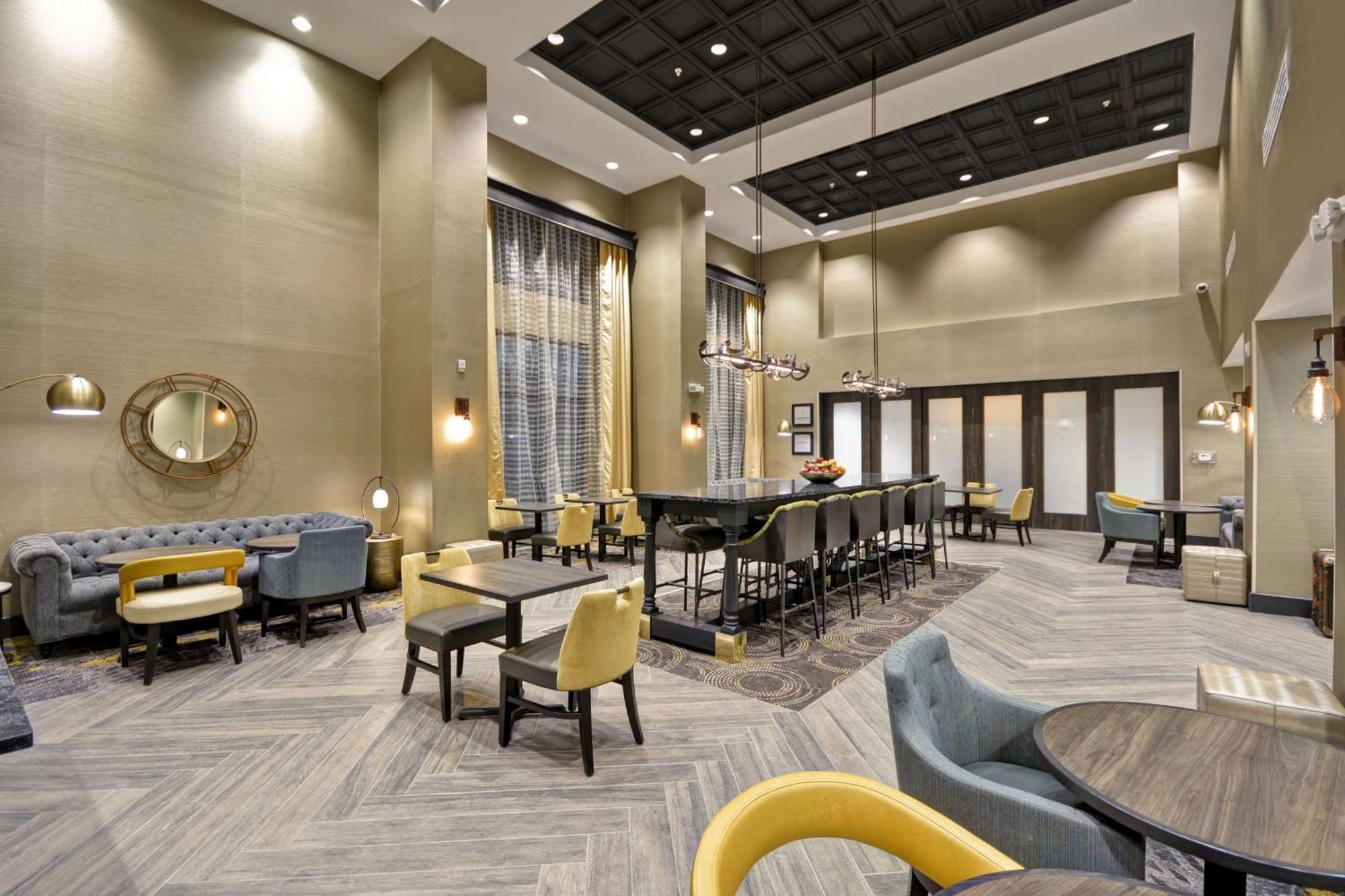Hampton Inn & Suites Detroit/Warren Exterior foto